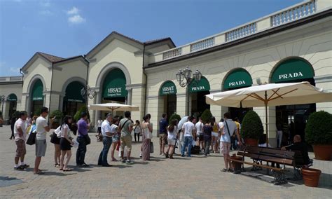 serravalle outlet prada borse|serravalle outlet milan.